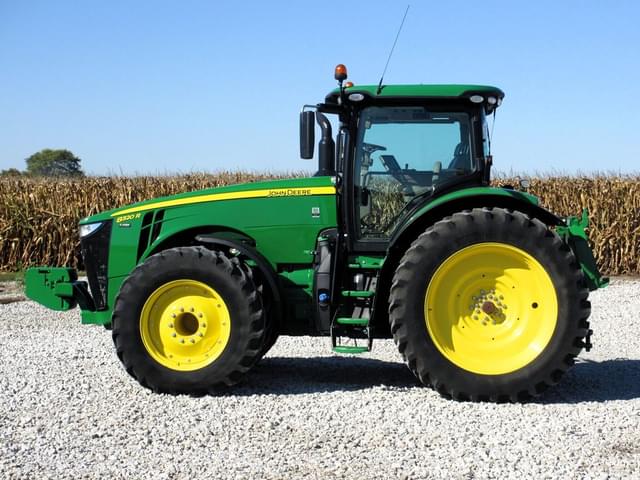 Image of John Deere 8320R equipment image 2