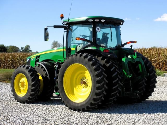 Image of John Deere 8320R equipment image 4