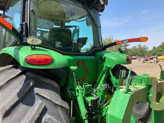 Image of John Deere 8320R equipment image 3