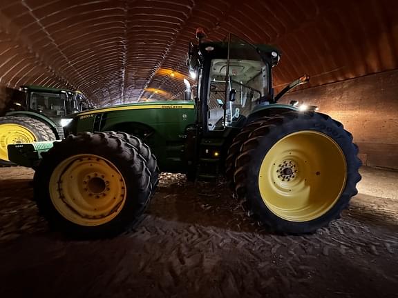 Image of John Deere 8320R equipment image 1