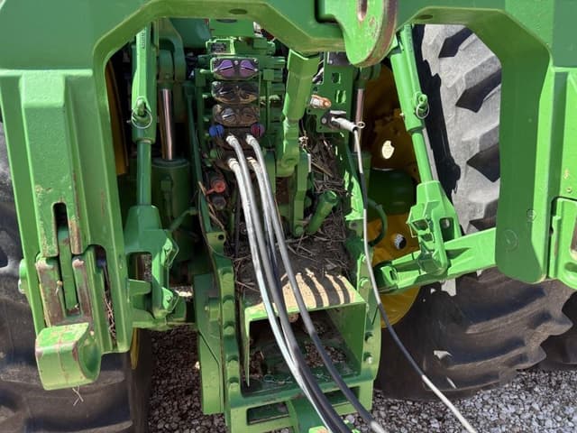 Image of John Deere 8320R equipment image 4