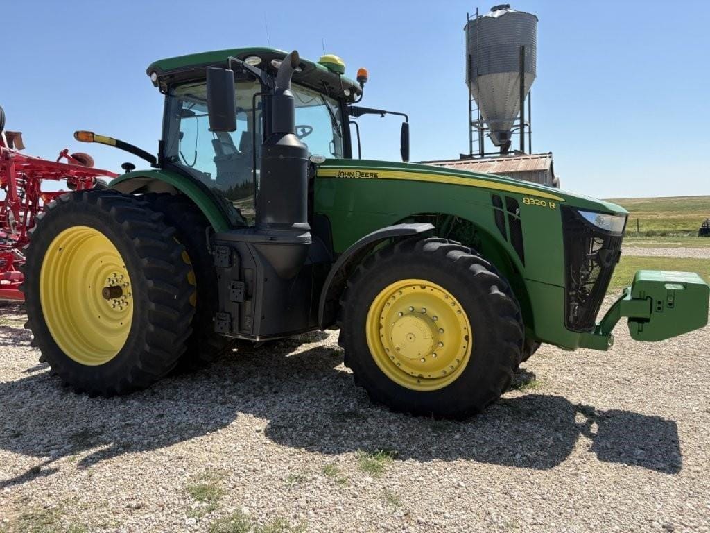 2018 John Deere 8320R Equipment Image0