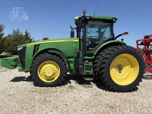 Image of John Deere 8320R equipment image 2