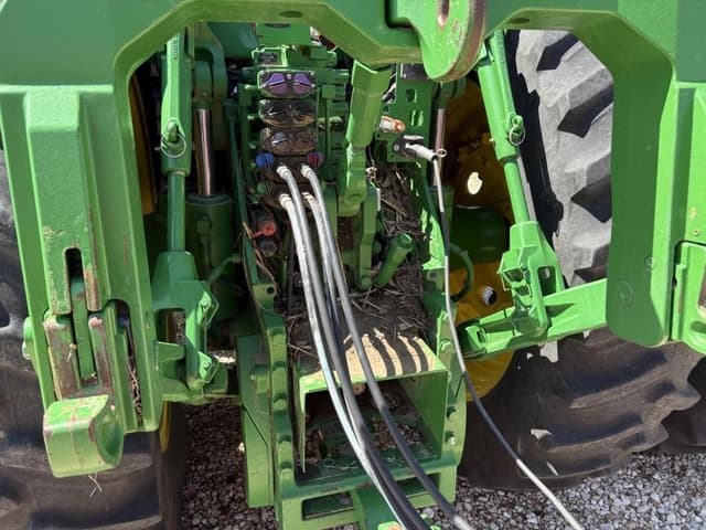Image of John Deere 8320R equipment image 4