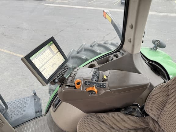 Image of John Deere 8320R equipment image 3