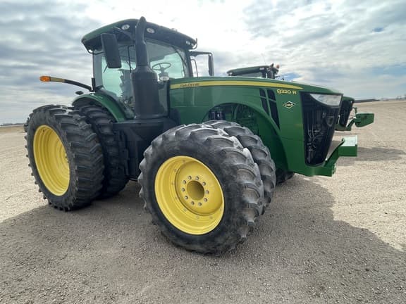Image of John Deere 8320R equipment image 4