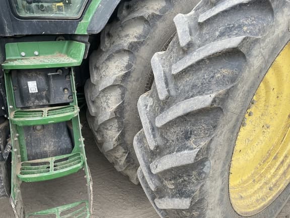 Image of John Deere 8320R equipment image 4