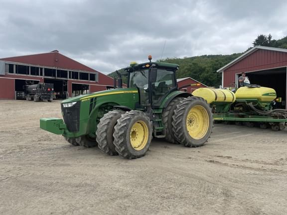 Image of John Deere 8320R equipment image 1
