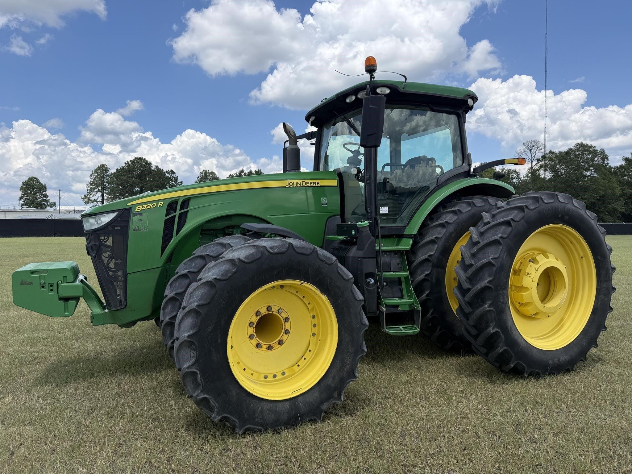 2018 John Deere 8320R Equipment Image0