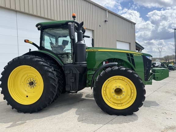 Image of John Deere 8320R equipment image 4