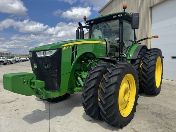 Image of John Deere 8320R equipment image 2