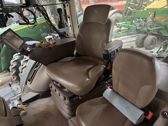 Image of John Deere 8320R equipment image 3