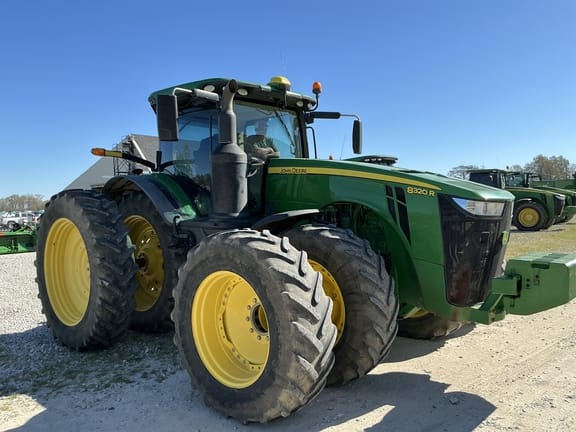 2018 John Deere 8320R Equipment Image0