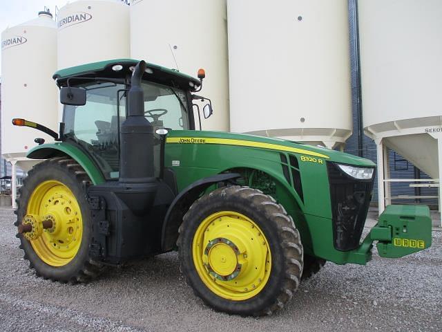 Image of John Deere 8320R equipment image 1