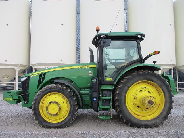 Image of John Deere 8320R equipment image 2