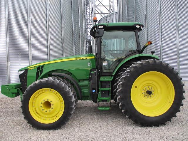 Image of John Deere 8320R equipment image 2