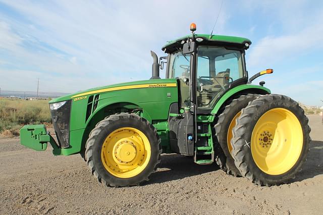 Image of John Deere 8320R equipment image 1