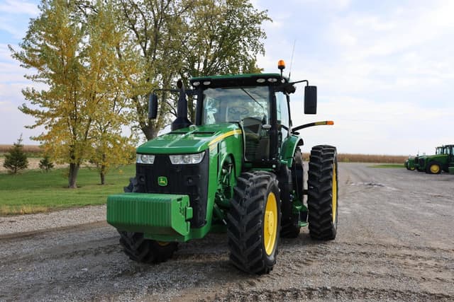 Image of John Deere 8320R equipment image 2