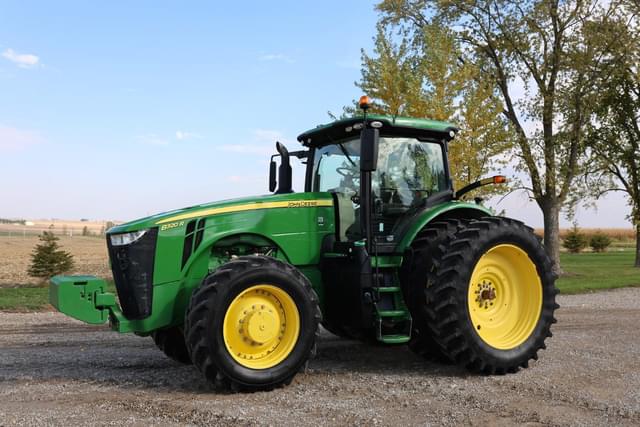 Image of John Deere 8320R equipment image 1