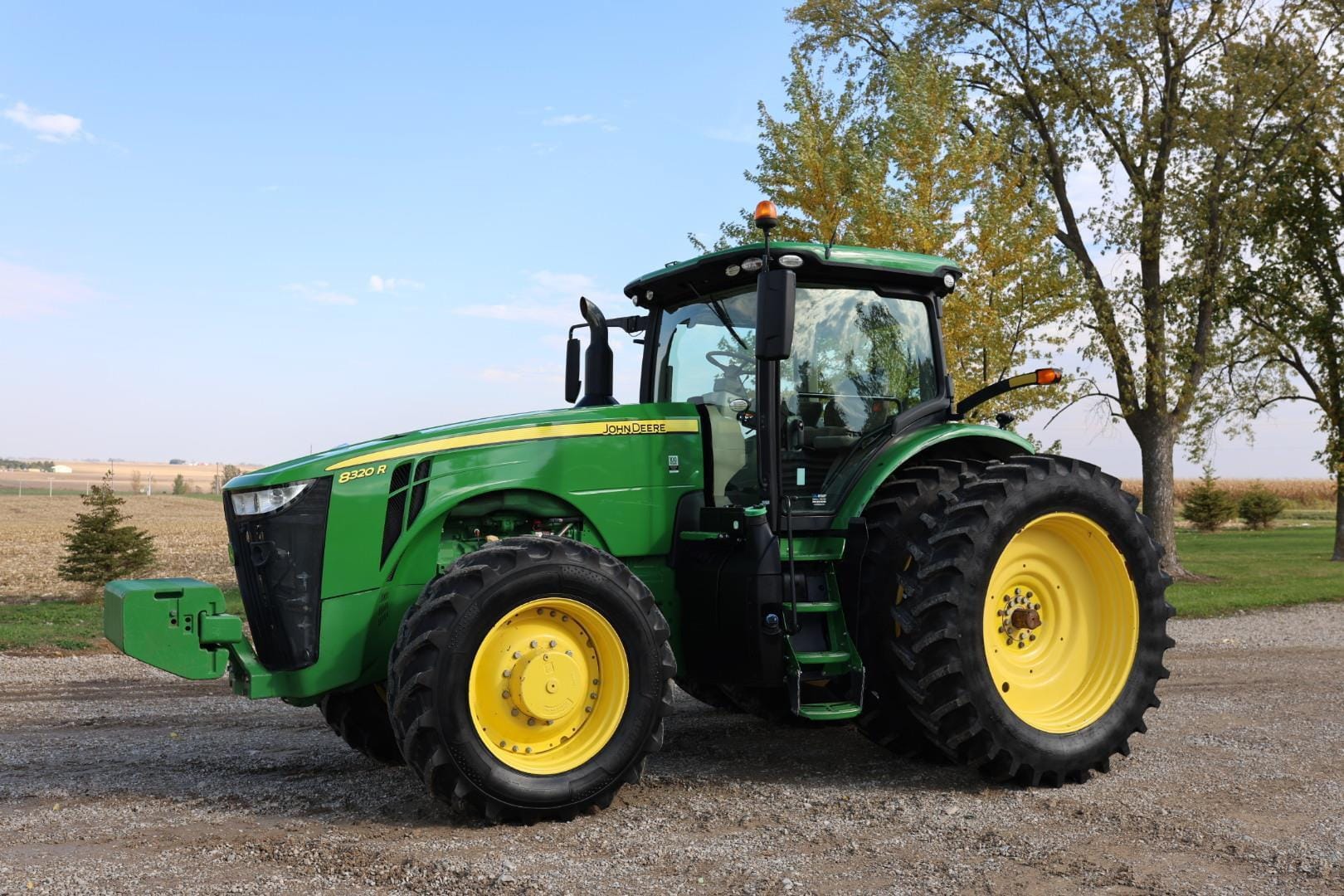 2018 John Deere 8320R Equipment Image0