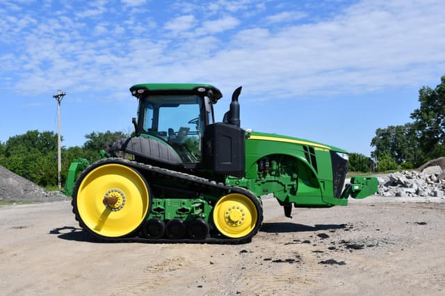 Image of John Deere 8320RT equipment image 4