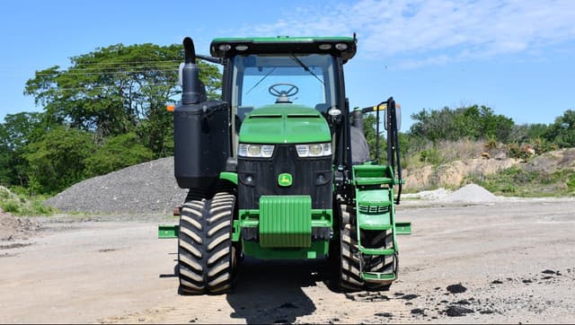 Image of John Deere 8320RT equipment image 2
