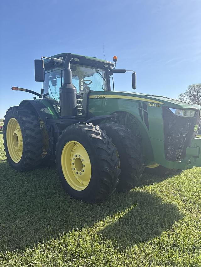Image of John Deere 8345R equipment image 2