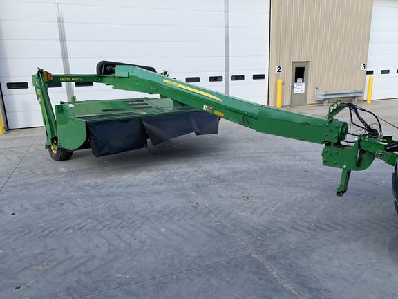 2018 John Deere 835 Equipment Image0