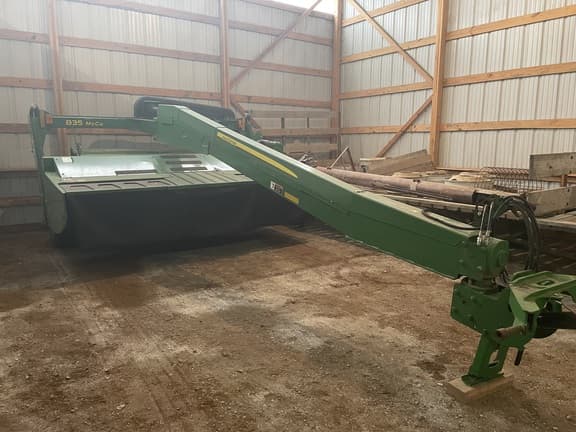 Image of John Deere 835 Primary image