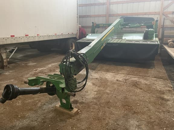 Image of John Deere 835 equipment image 1