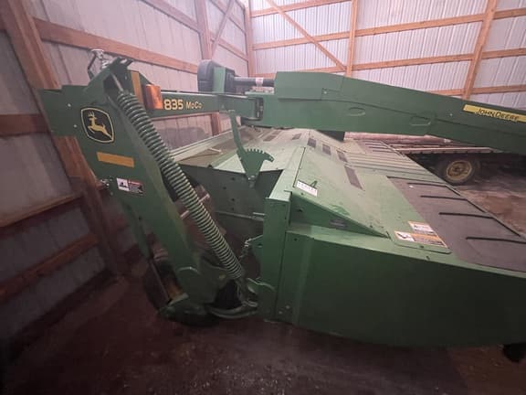 Image of John Deere 835 equipment image 2
