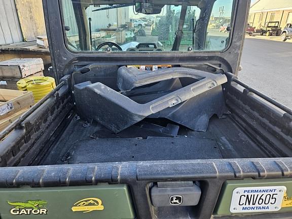 Image of John Deere XUV 835R equipment image 4