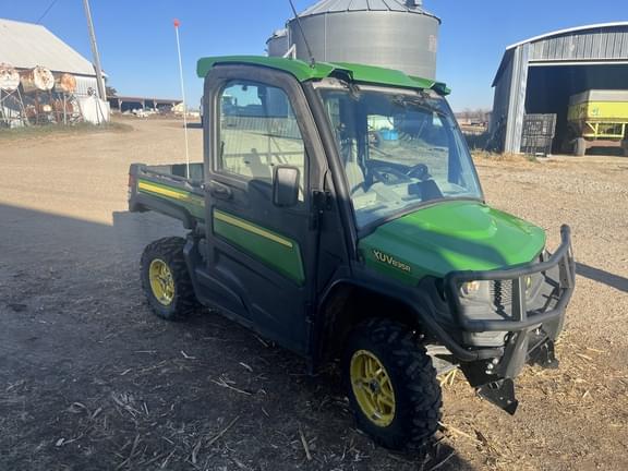 Image of John Deere XUV 835R equipment image 2