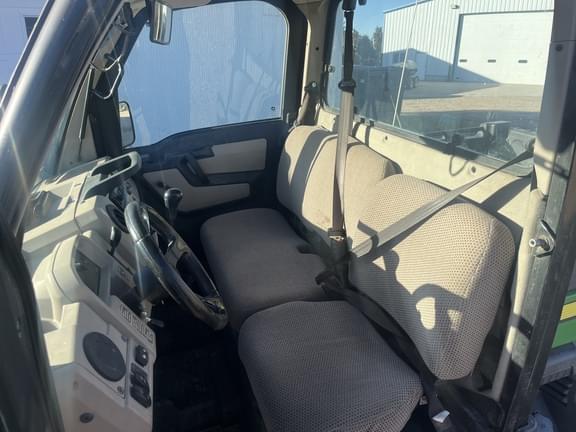 Image of John Deere XUV 835R equipment image 4