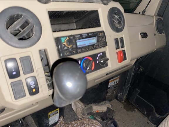 Image of John Deere XUV 835R equipment image 2