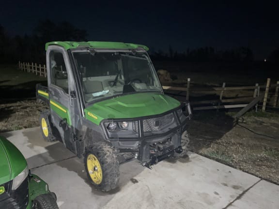 2018 John Deere XUV 835R Equipment Image0