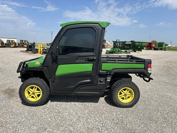Image of John Deere XUV 835R equipment image 1