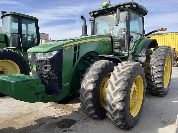 Image of John Deere 8370R equipment image 1