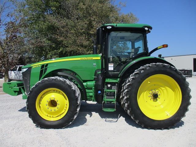 Image of John Deere 8370R equipment image 2