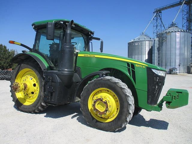 Image of John Deere 8370R equipment image 1