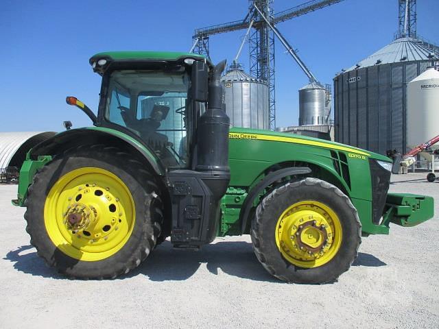 Image of John Deere 8370R equipment image 3