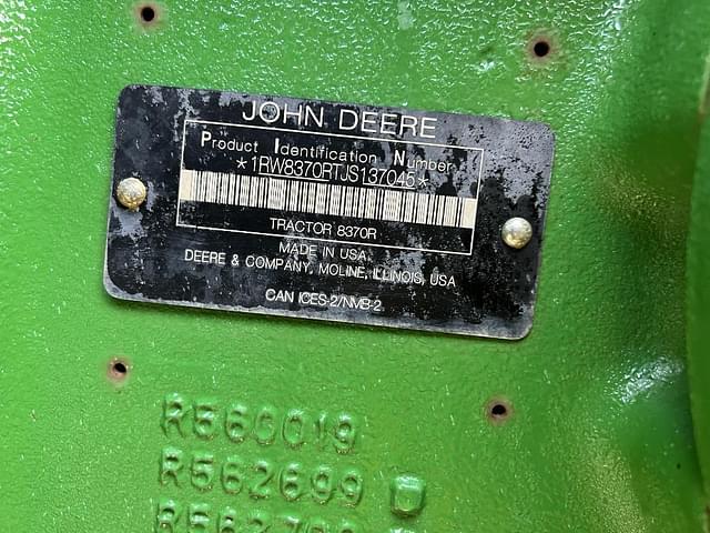 Image of John Deere 8370R equipment image 4