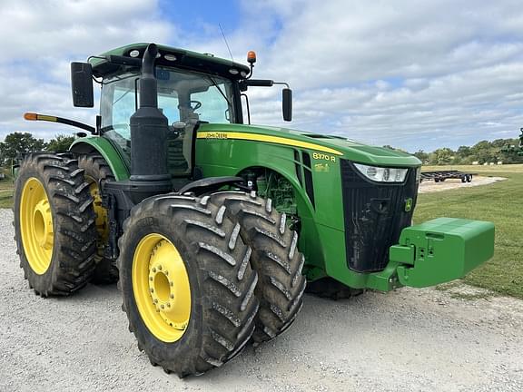 Image of John Deere 8370R equipment image 3