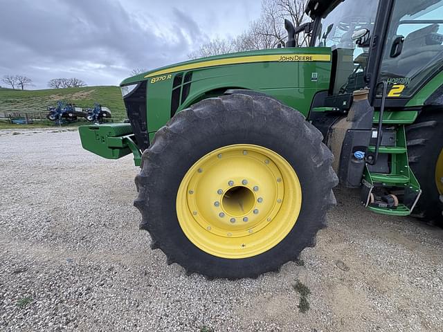 Image of John Deere 8370R equipment image 3