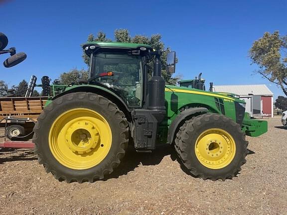 Image of John Deere 8370R equipment image 1