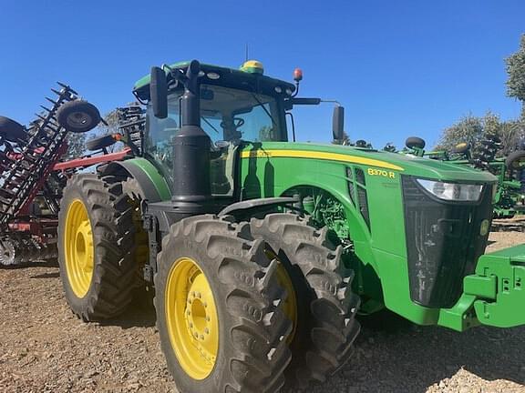 Image of John Deere 8370R equipment image 3