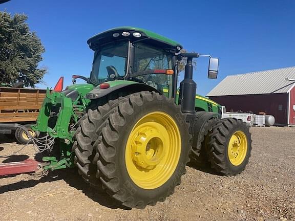 Image of John Deere 8370R equipment image 2