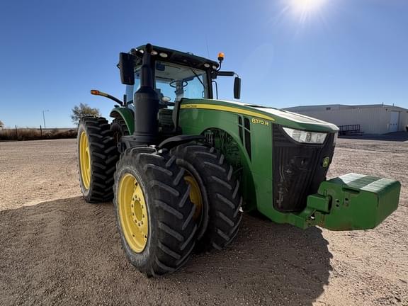 Image of John Deere 8370R equipment image 4