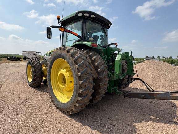 Image of John Deere 8370R equipment image 2