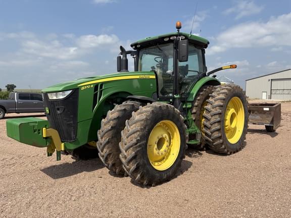 Image of John Deere 8370R equipment image 1